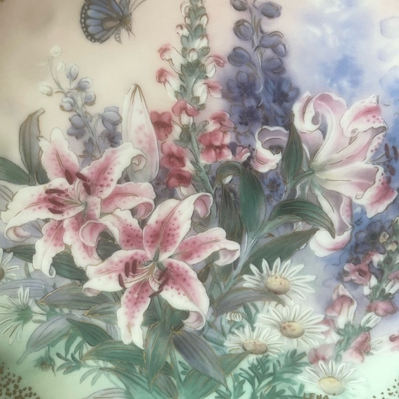 Lily Concerto by Lena Liu Fourth Collectible “Symphony of Shimmering Beauty” - Picture 2 of 3